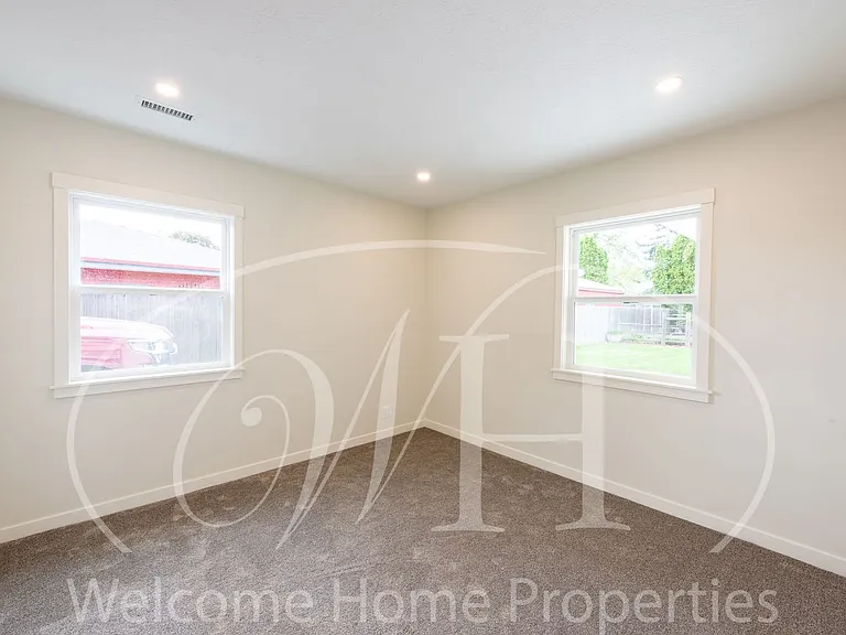 1335 Monroe St — Photo 13