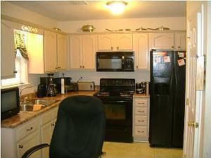 4th image of 3304 Alabama Ave NE