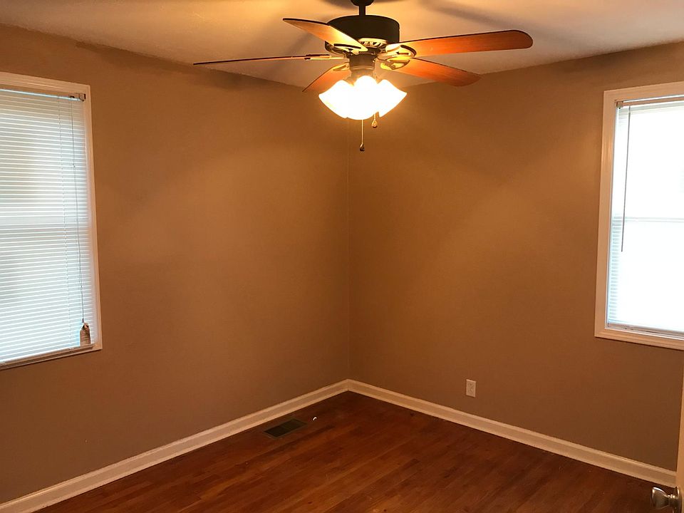 1st image of 27 Chestnut Dr