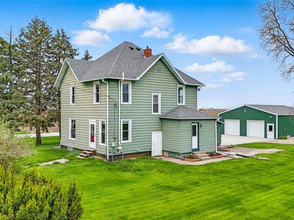 1694 Hemlock Ave, Wellman, IA 52356