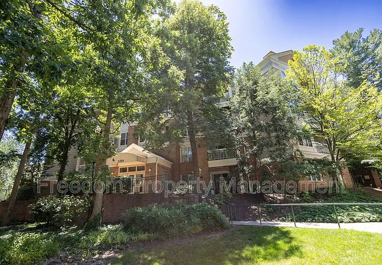 2204 Westcourt Ln #121 — Photo 2