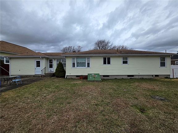 4th image of 148 Wayland Ave