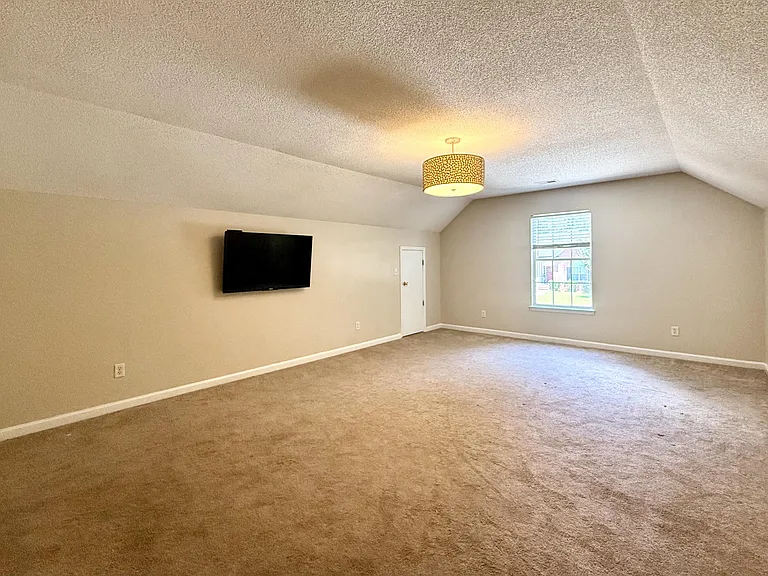 102 Adthan Cir — Photo 27