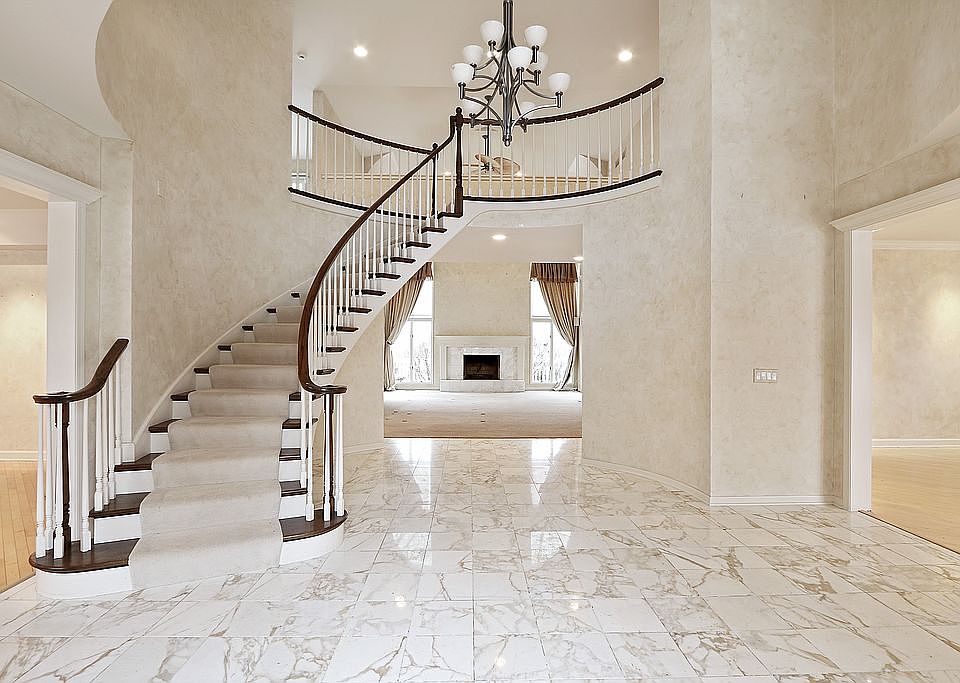 2nd image of 5661 Oakwood Cir