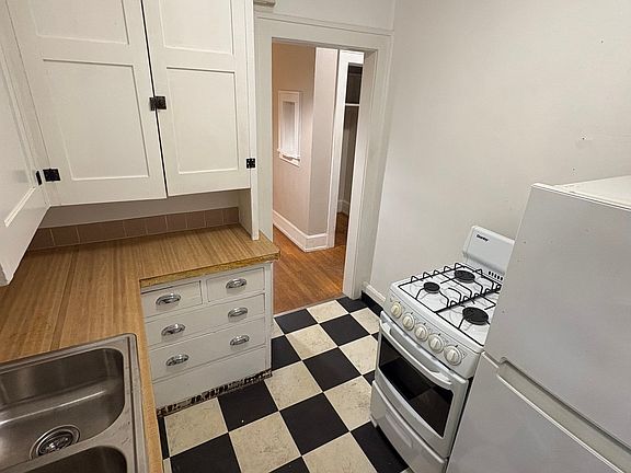 4th image of 1137 44th St Unit 2