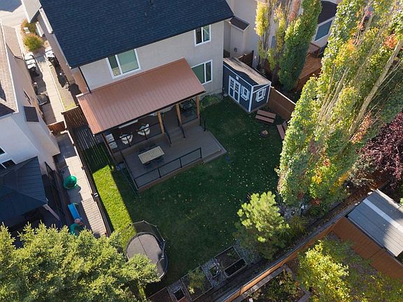 2nd image of 1621 SE Strathcona Dr SW