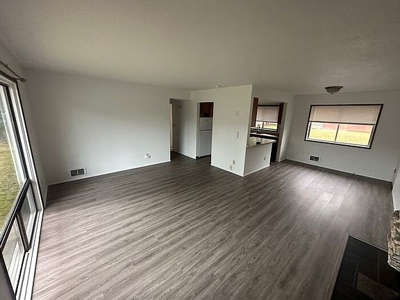 4th image of 1225 32nd St SE