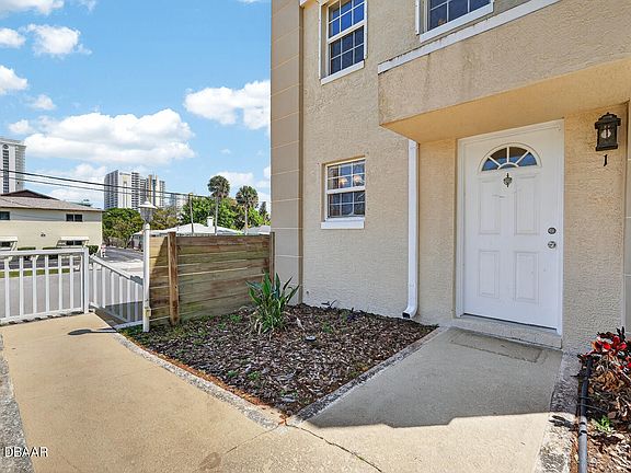 2nd image of 437 N Oleander Ave APT 1