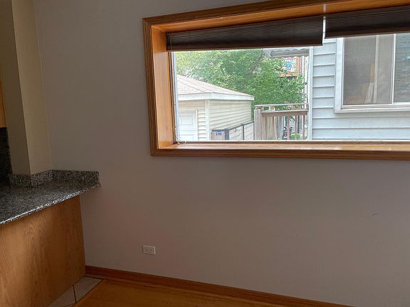 4th image of 530 N Noble St APT 1