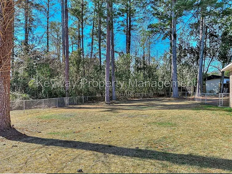 2204 Sandra Ct — Photo 21