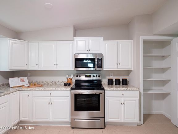 4th image of 8605 MATHONIA Avenue