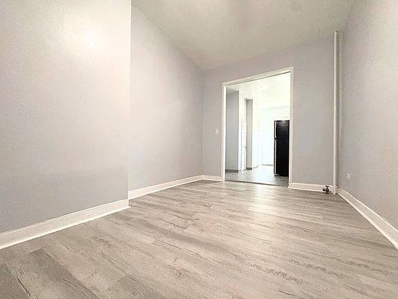 5th image of 1652 George St APT 1R