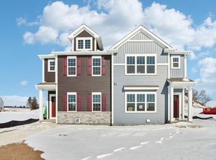 1498 Olde Highlander DRIVE, Oconomowoc, WI 53066