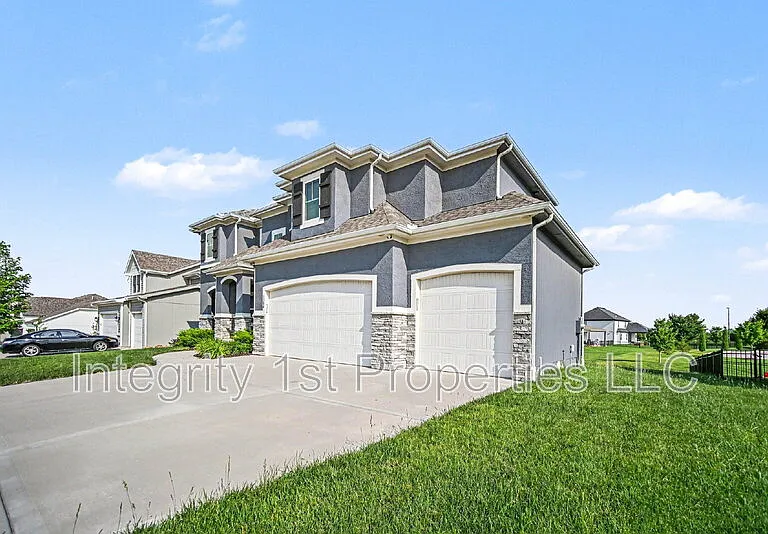 1304 NW 107th Ter — Photo 3