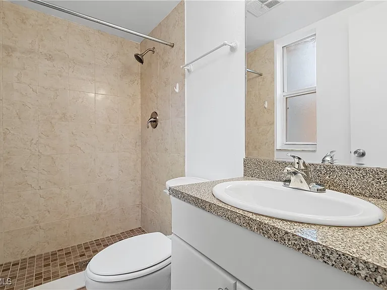 12658 Kenwood Ln #D — Photo 16