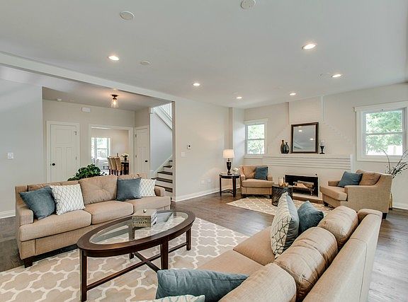 4th image of 4556 N Lawndale Ave