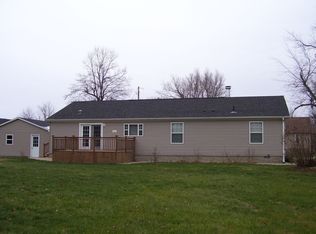 115 E Wilson St, Farmington, IL 61531