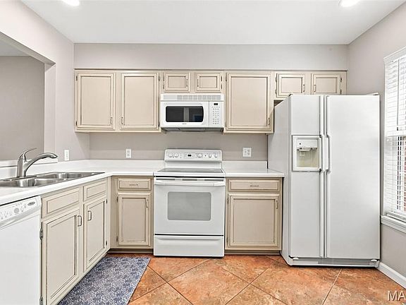 3rd image of 16561 Carriage View Ct