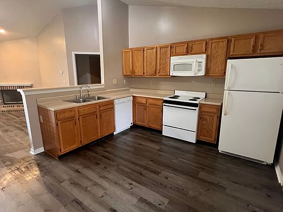 4th image of 3307-3309 Hopkins Dr
