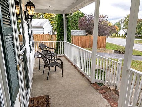 4th image of 33 S River Dr