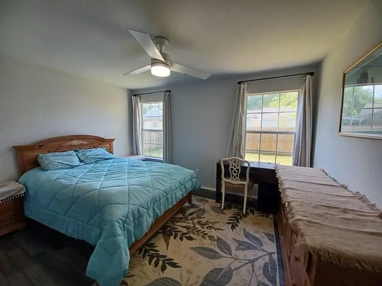438 E Mimosa Ln — Photo 6