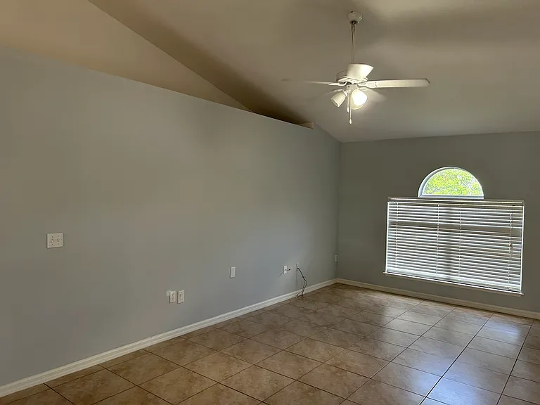468 Biscayne Ln — Photo 12