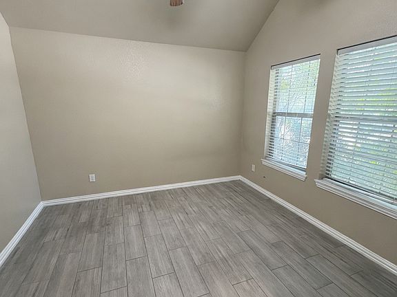 3rd image of 673 S Heights Dr