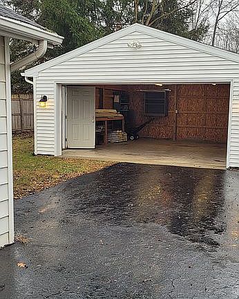 2nd image of 843 Arcadia Ave