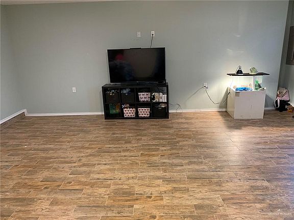 3rd image of 1017 Van Tassel Cir