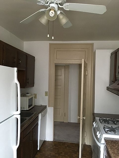 Apt 3, kitchen