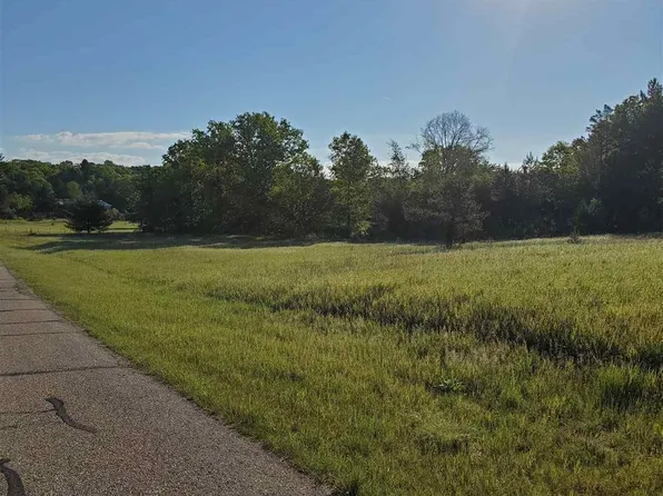 N1698 Dawn Dr, Waupaca, WI 54981