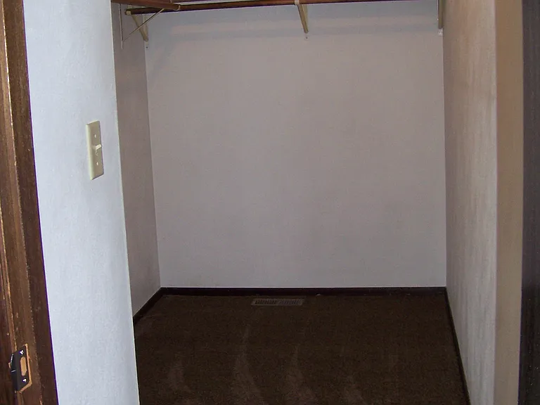 2213 Stoneybrook Rd — Photo 7