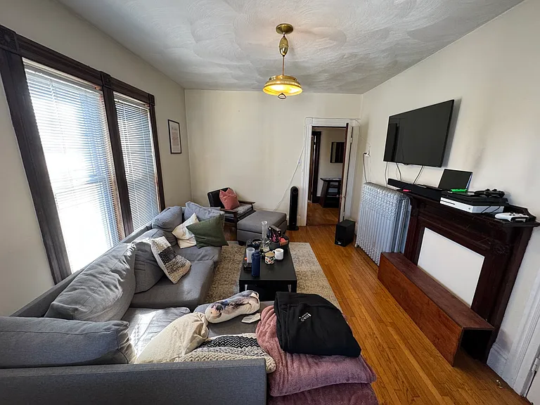 211 Holland St #2R — Photo 10