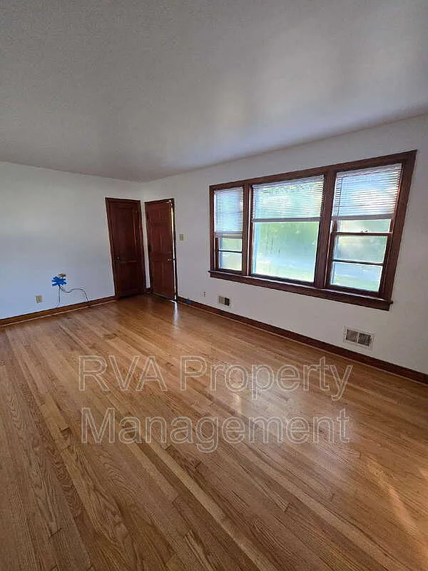 2 bed, 1.0 bath, 950 sqft, $1,300 — Photo 3