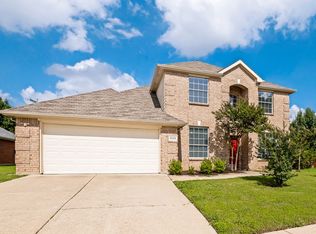 5240 Lake Grove Dr, Grand Prairie, TX 75052