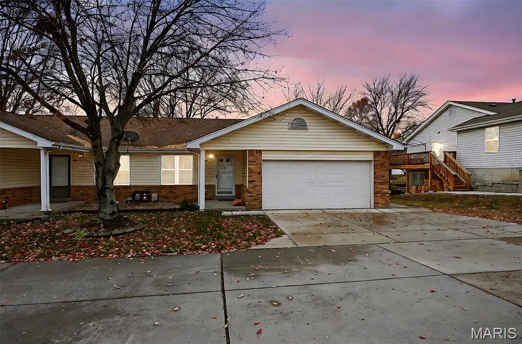 2423 Muegge Rd photo 1