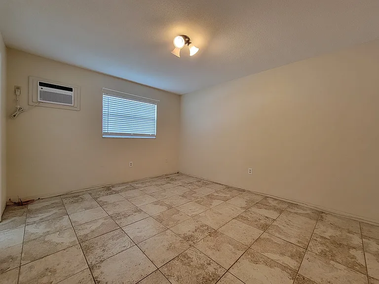 300 35th Ave N #F3 — Photo 9