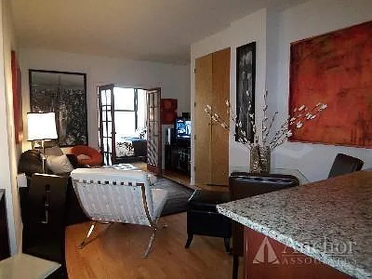 Rented by Anchor Associates | media 10