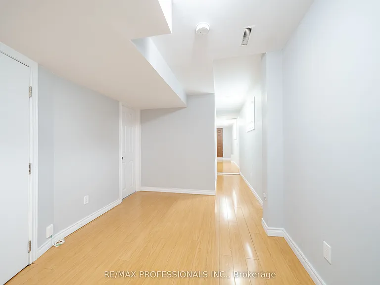 35A Bowie Ave #BASEMENT — Photo 16
