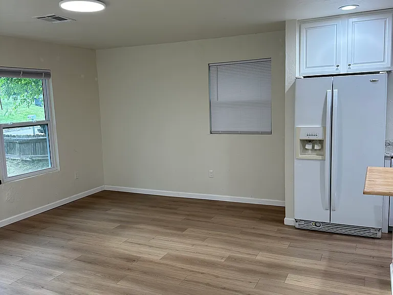 833 S Union Ave — Photo 6