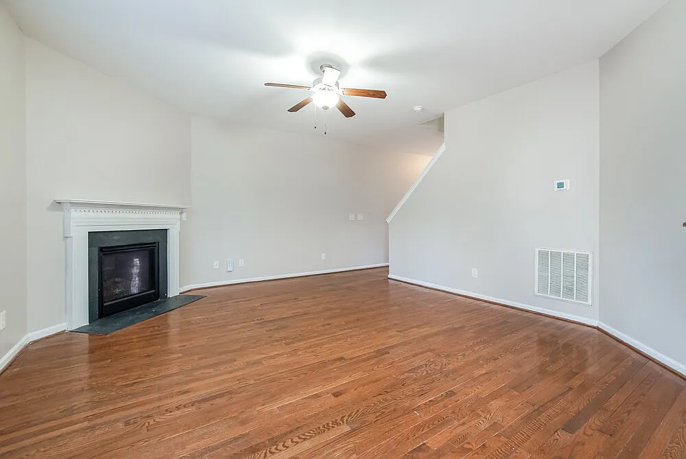 4 bed, 2.5 bath, 1880 sqft, $2,160 — Photo 4