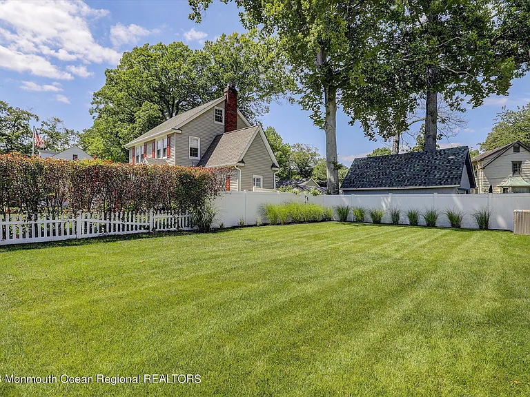 570 N Edgemere Dr #A — Photo 36