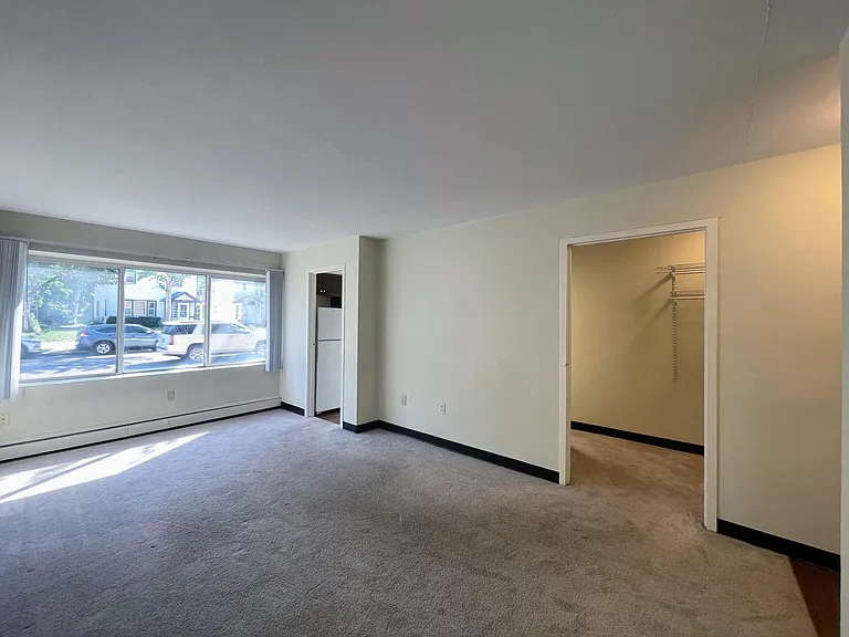 427 4th St SE #105 — Photo 1