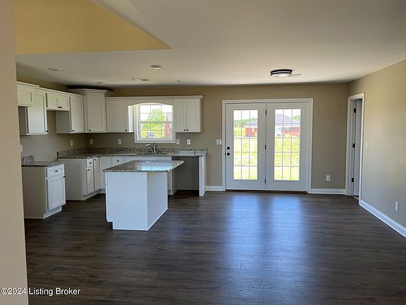 5th image of 102 Amarillo Ln