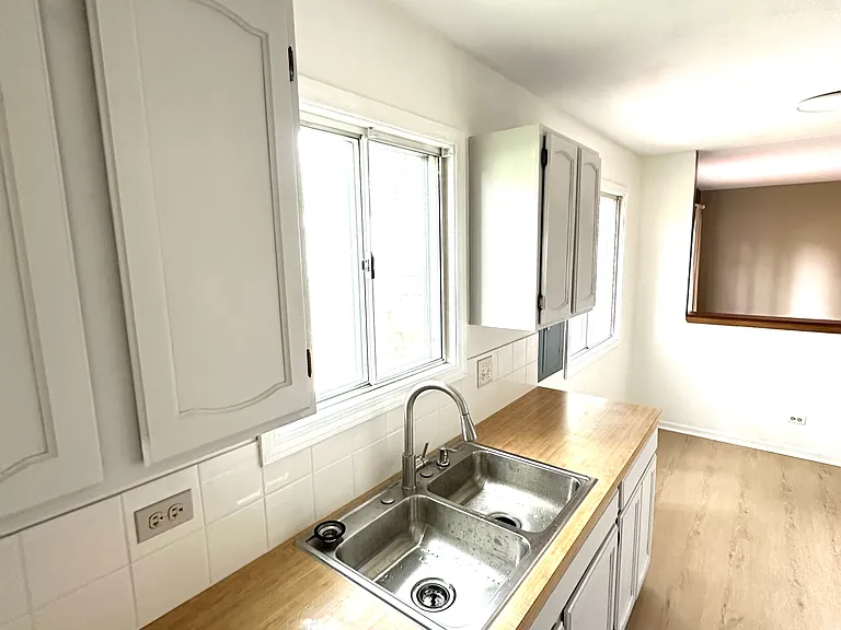 2303 Woodview Ln — Photo 18
