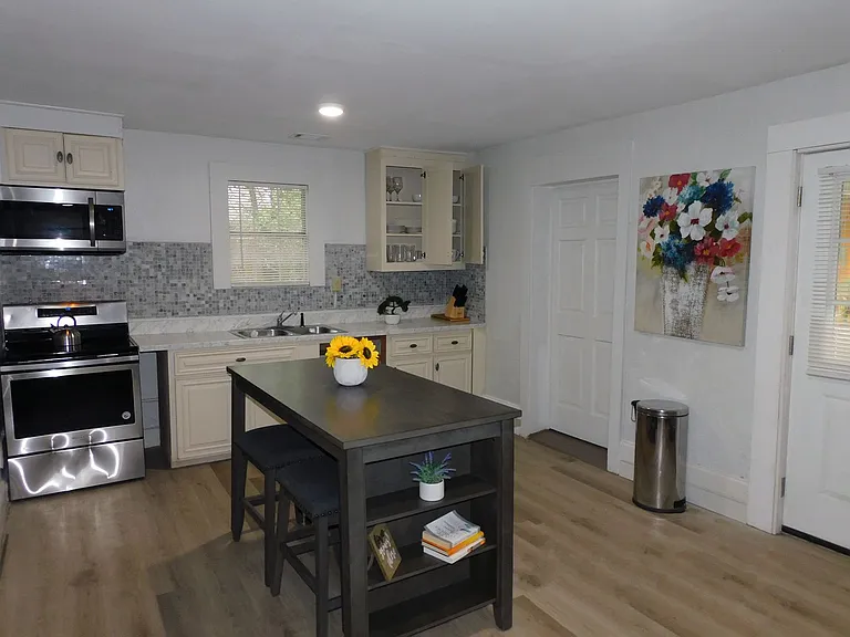 1332 Hillridge Dr — Photo 4