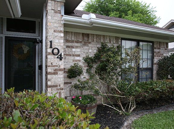 3rd image of 104 Wickerwood Dr