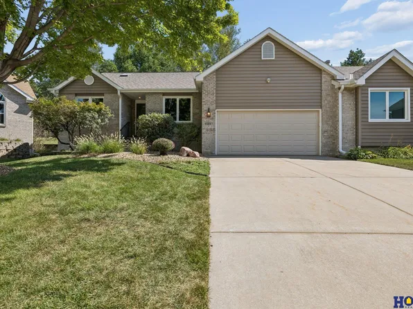 6931 Summerset Cir, Lincoln, NE 68516