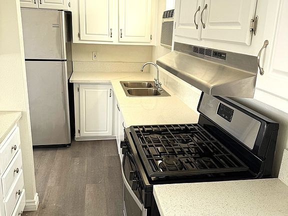 5th image of 133 E 16th St Space 20