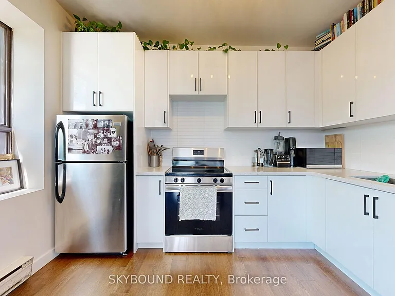 2104 Queen St E #B — Photo 10